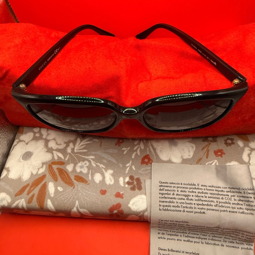 Gucci Black Women's Oversized Sunglasses - Picture 11 of 16